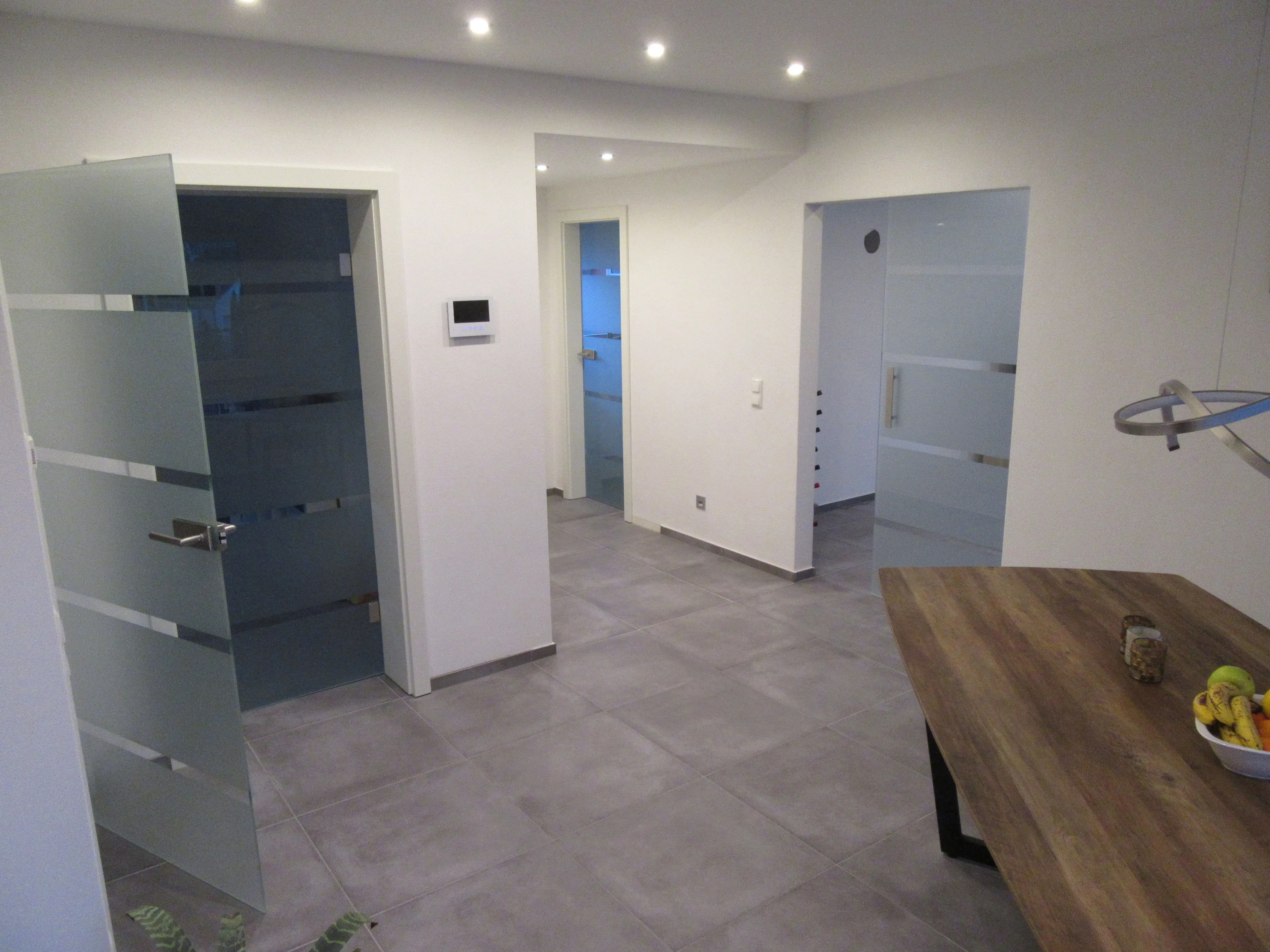 Glastüren mit Siebdruck Modell 4 quer Streifen in Klar Bauvorhaben Langenselbold