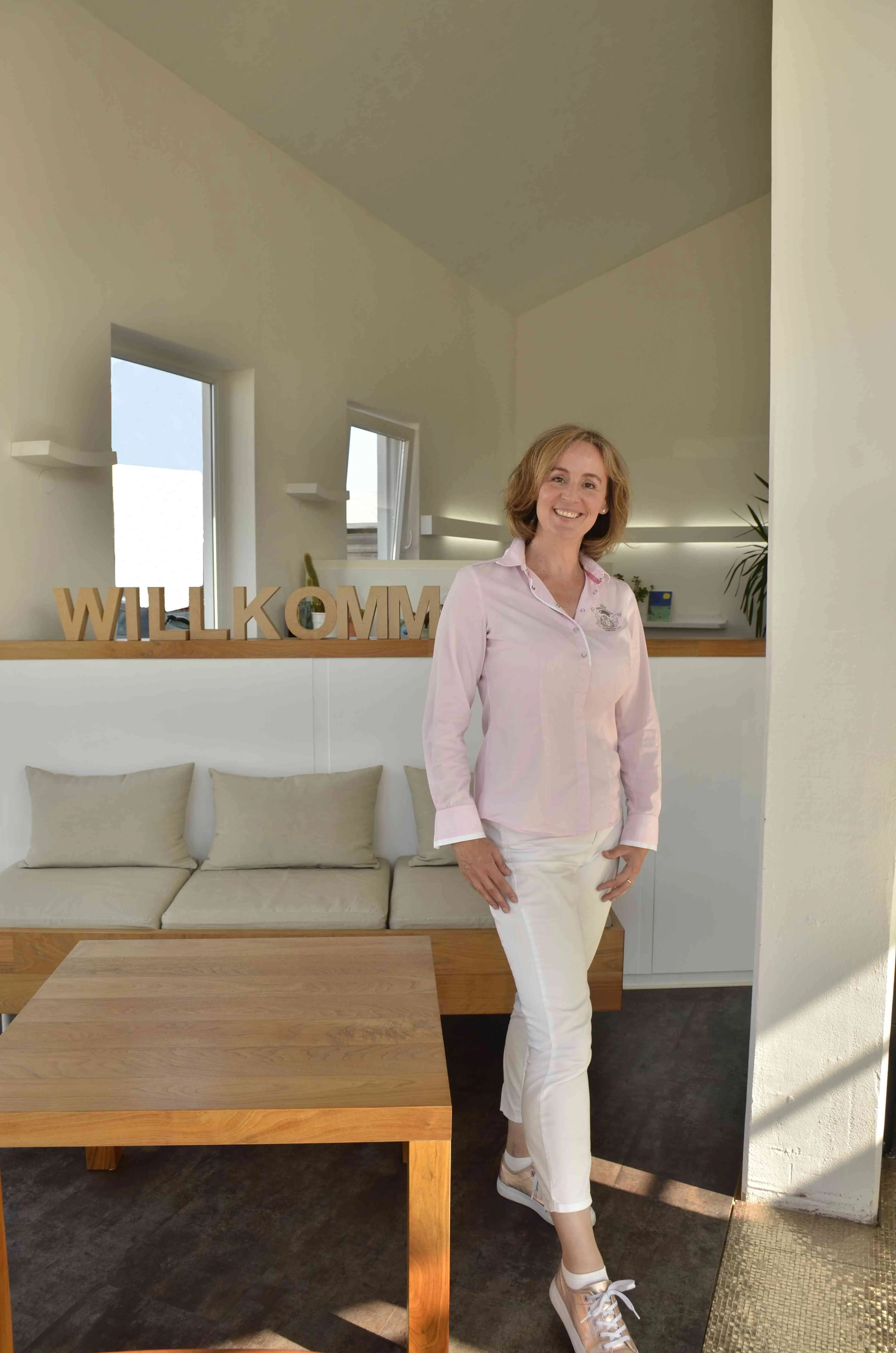 Willkommen bei Brenner Türen & Mehr es grüßt Sie Celia Brenner