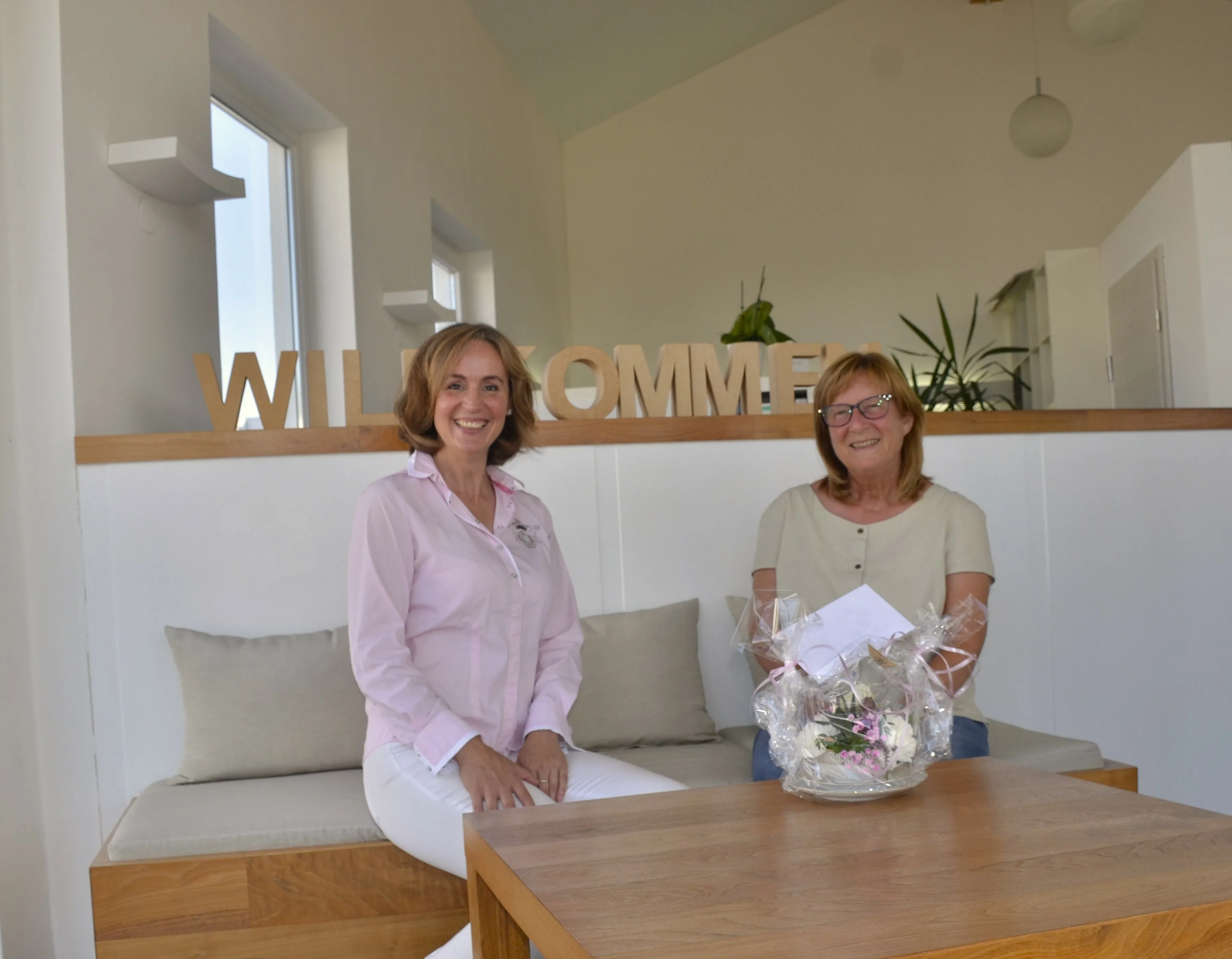 Brenner Türen & Mehr zum 20 jährigen Jubiläum im Jahr 2020 mit Frau Engelmann und Celia Brenner im Austellungsgebäude