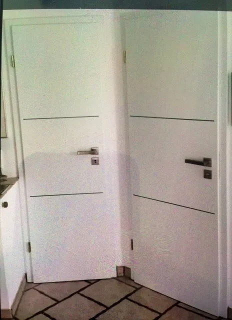 Weißlack 9010 Zimmertüren mit Lisenen