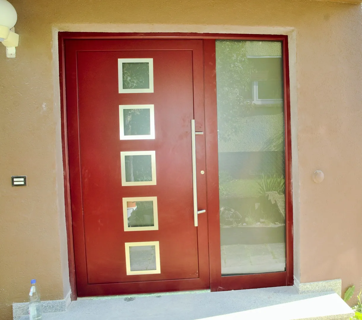 RC 2 geprüfte Aluminium Haustür mit Seitenteil inklusiv 3 fach Verglasung in Satinato Bauvorhaben Neuberg Ravolzhausen